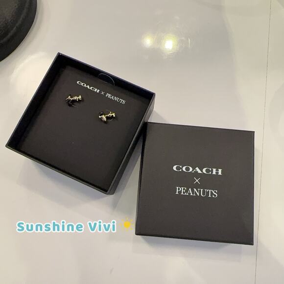 NWT Coach X Peanuts Snoopy Stud Earrings Gold/Black CCA49 - Picture 4 of 7
